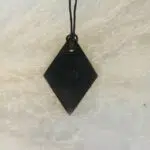 Dein-Seelenstein-Anhänger-Schungit-Raute
