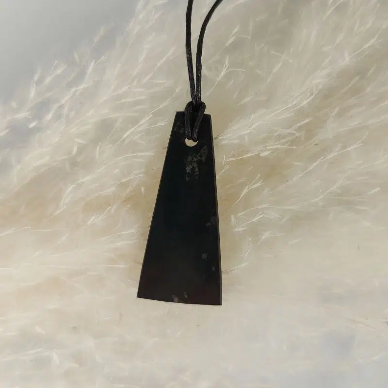 Dein-Seelenstein-Anhänger-Schungit-Trapez1 Dein-Seelenstein-Anhänger-Schungit-Trapez