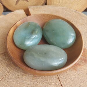 Dein-Seelenstein-Aventurin-gruen-Handstein