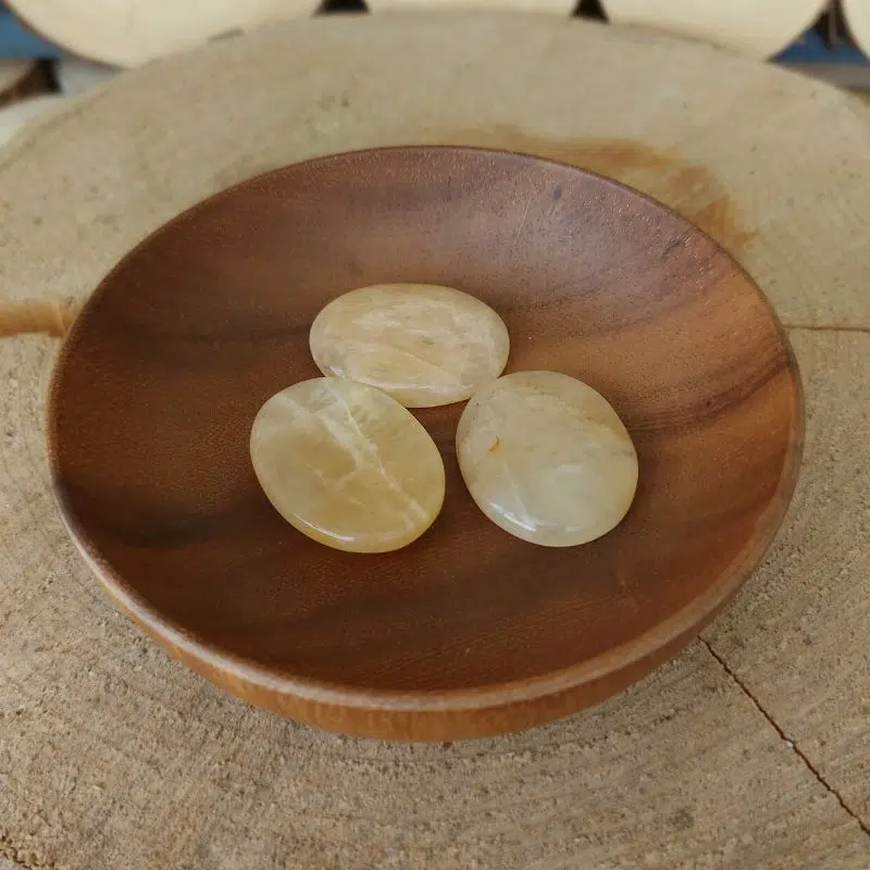 Dein-Seelenstein-Heilstein-Aventurin-gelb-Daumenstein1 Dein-Seelenstein-Heilstein-Aventurin-gelb-Daumenstein