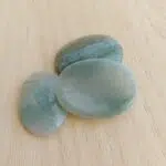 Dein-Seelenstein-Heilstein-Aventurin-gruen-Daumenstein