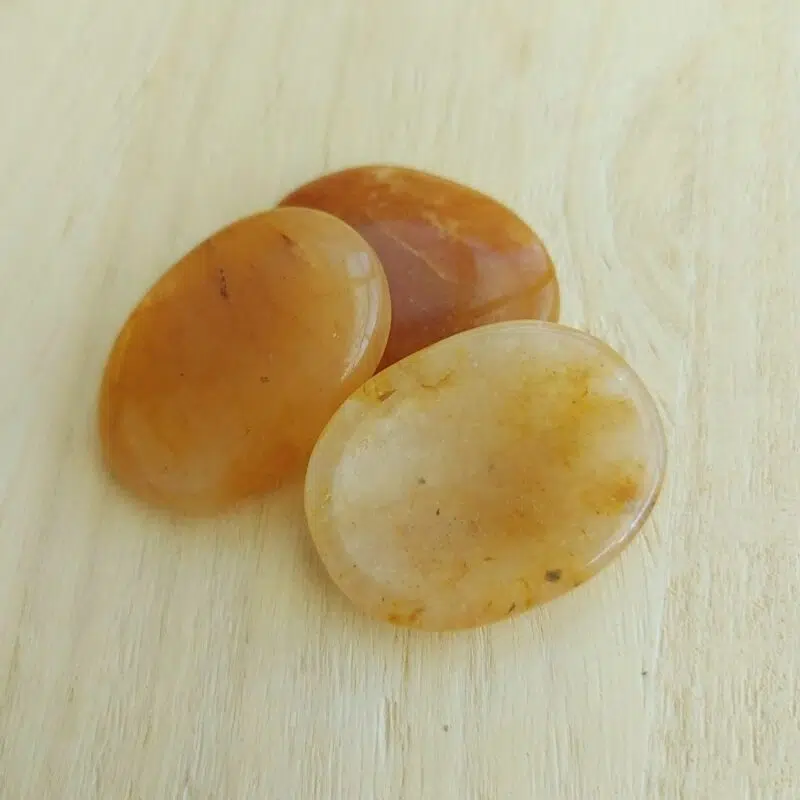 Dein-Seelenstein-Heilstein-Aventurin-orange-Daumenstein