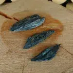 Dein-Seelenstein-Heilstein-Kyanit-schwarz-Rohstein1 Dein-Seelenstein-Heilstein-Kyanit-schwarz-Rohstein