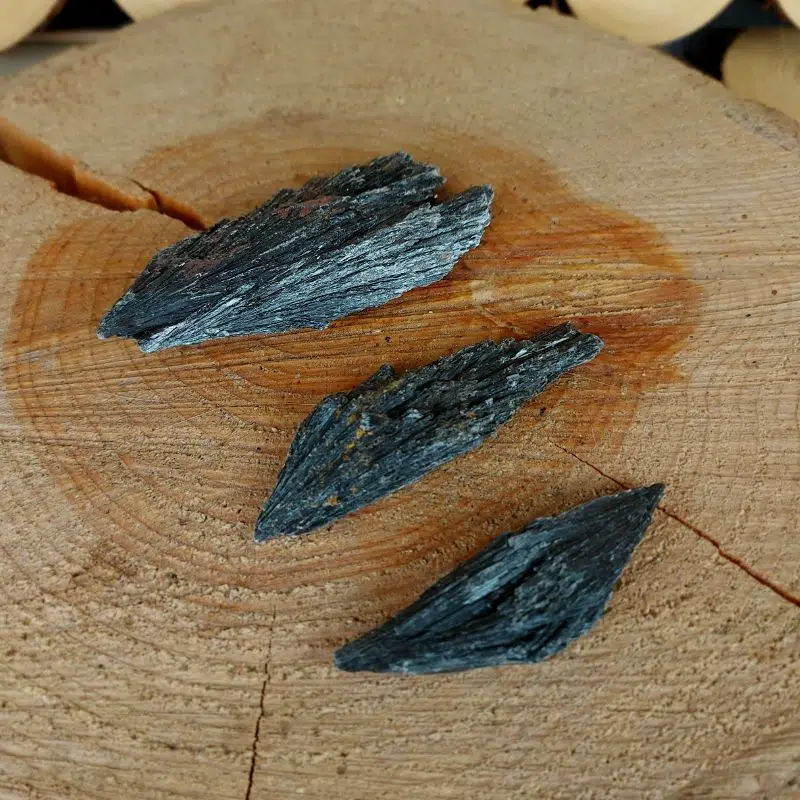 Dein-Seelenstein-Heilstein-Kyanit-schwarz-Rohstein1 Dein-Seelenstein-Heilstein-Kyanit-schwarz-Rohstein