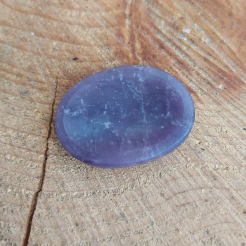 Dein-Seelenstein-Heilstein-Lepidolith-Daumenstein