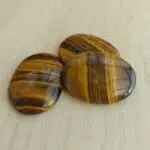 Dein-Seelenstein-Heilstein-Tigerauge-Daumenstein