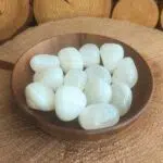 Dein-Seelenstein-Produkt-Achat-weiss-Trommelstein