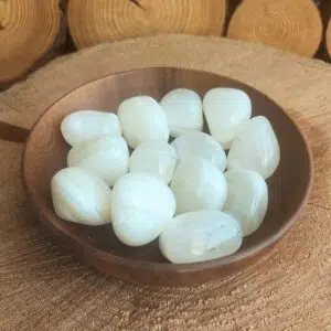 Dein-Seelenstein-Produkt-Achat-weiss-Trommelstein