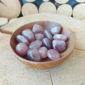 Dein-Seelenstein-Produkt-Erdbeerquarz-Trommelstein