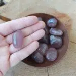 Dein-Seelenstein-Produkt-Erdbeerquarz-Trommelstein