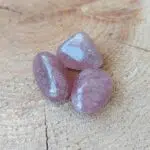 Dein-Seelenstein-Produkt-Erdbeerquarz-Trommelstein