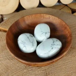 Dein-Seelenstein-Produkt-Howlith-Handstein