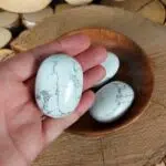 Dein-Seelenstein-Produkt-Howlith-Handstein