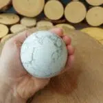 Dein-Seelenstein-Produkt-Howlith-Kugel2 Dein-Seelenstein-Produkt-Howlith-Kugel