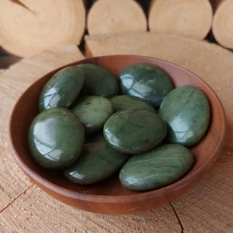 Dein-Seelenstein-Produkt-Jade-Nephrit-Handstein1 Dein-Seelenstein-Produkt-Jade-Nephrit-Handstein