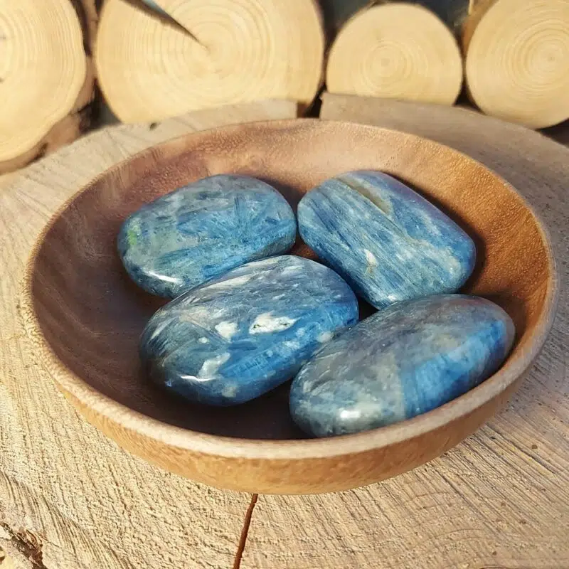 Dein-Seelenstein-Produkt-Kyanit-blau-Handstein1 Dein-Seelenstein-Produkt-Kyanit-blau-Handstein