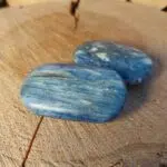 Dein-Seelenstein-Produkt-Kyanit-blau-Handstein3 Dein-Seelenstein-Produkt-Kyanit-blau-Handstein