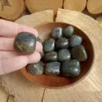 Dein-Seelenstein-Produkt-Labradorit-Trommelstein