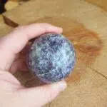 Dein-Seelenstein-Produkt-Lepidolith-Kugel3 Dein-Seelenstein-Produkt-Lepidolith-Kugel1