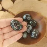 Dein-Seelenstein-Produkt-Obsidian--Schneeflocke-Trommelstein2 Dein-Seelenstein-Produkt-Obsidian--Schneeflocke-Trommelstein