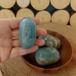 Dein-Seelenstein-Produkt-Onyx-blau-Trommelstein