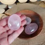 Dein-Seelenstein-Produkt-Rosenquarz-Handstein