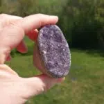Seelenstein-Amethyst-Druse-klein-poliert