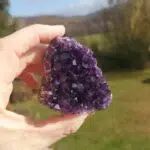 Seelenstein-Amethyst-Druse-klein-sehr-dunkel