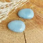 Seelenstein-Anhänger-Angelit-Trommelstein-Tropfen-Loch