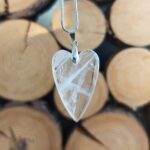 Seelenstein-Anhänger-Bergkristall-Herz-lang-1 Seelenstein-Anhänger-Bergkristall-Herz-lang
