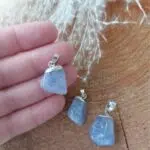 Seelenstein-Anhänger-Chalcedon-Trommelstein