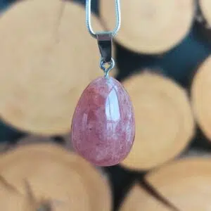Seelenstein-Anhänger-Erdbeerquarz-Trommelstein-Tropfen