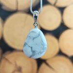 Seelenstein-Anhänger-Howlith-Trommelstein-Tropfen