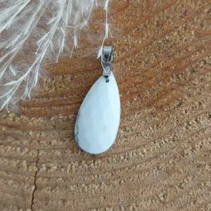 Seelenstein-Anhänger-Howlith-facettiert