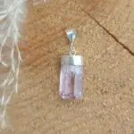 Seelenstein-Anhänger-Kunzit-Rohstein