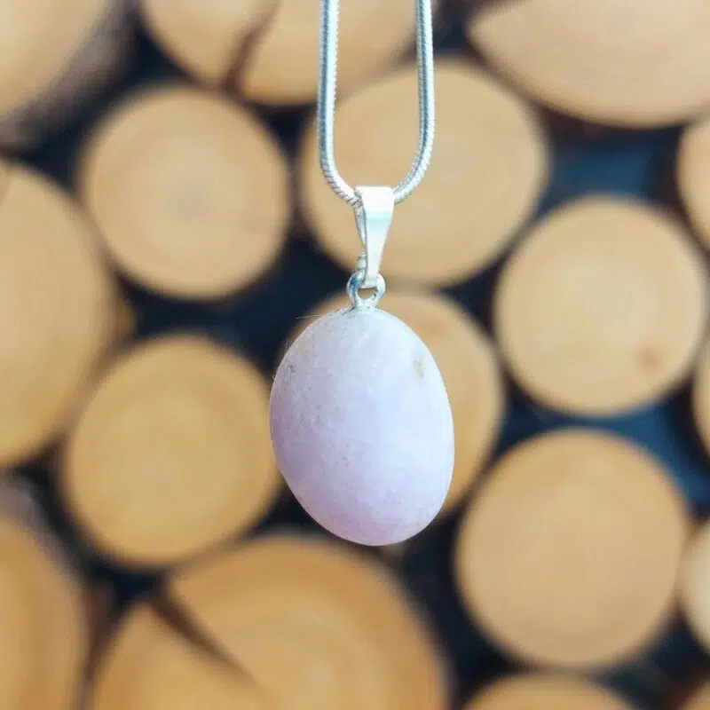 Seelenstein-Anhänger-Kunzit-Trommelstein1