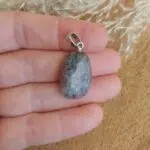 Seelenstein-Anhänger-Lepidolith-Trommelstein