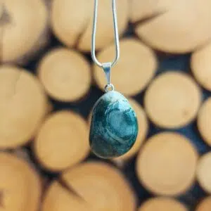 Seelenstein-Anhänger-Moos-Achat-Trommelstein1