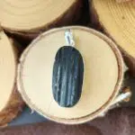 Seelenstein-Anhänger-Turmalin-Rohstein-Silber1-2 Seelenstein-Anhänger-Turmalin-Rohstein-Silber