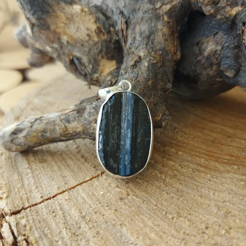 Seelenstein-Anhänger-Turmalin-Rohstein-Silber11-1 Seelenstein-Anhänger-Turmalin-Rohstein-Silber