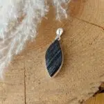 Seelenstein-Anhänger-Turmalin-Rohstein-Silber3-1 Seelenstein-Anhänger-Turmalin-Rohstein-Silber