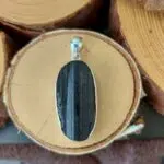 Seelenstein-Anhänger-Turmalin-Rohstein-Silber4-2 Seelenstein-Anhänger-Turmalin-Rohstein-Silber