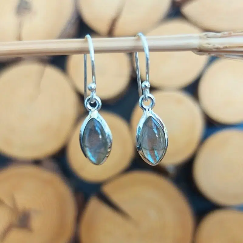 Seelenstein-Ohrringe-Labradorit-Tropfen-Silber1-1 Seelenstein-Ohrringe-Labradorit-Tropfen-Silber