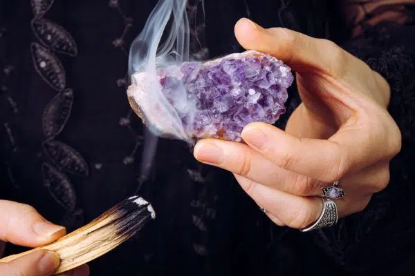 Seelenstein-Raum-Clearing-Räuchern
