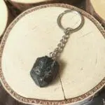 Seelenstein-Schlüsselanhänger-Turmalin-Rohstein1-3 Seelenstein-Schlüsselanhänger-Turmalin-Rohstein