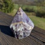 Seelenstein-Spezialstein-Amethyst-Chevron-Rohstein-Spitze-poliert