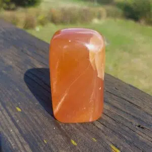 Seelenstein-Spezialstein-Calcit-Honig-Freiform