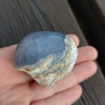 Seelenstein-Spezialstein-Chalcedon-Rohstein-poliert