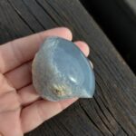 Seelenstein-Spezialstein-Chalcedon-Rohstein-poliert