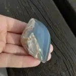 Seelenstein-Spezialstein-Chalcedon-Rohstein-poliert